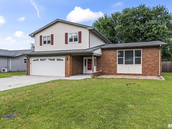106 Bob O Link Lane, Virden, IL 62690