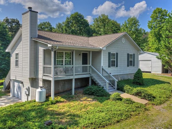 96 Creekside Drive, Mccaysville, GA 30555