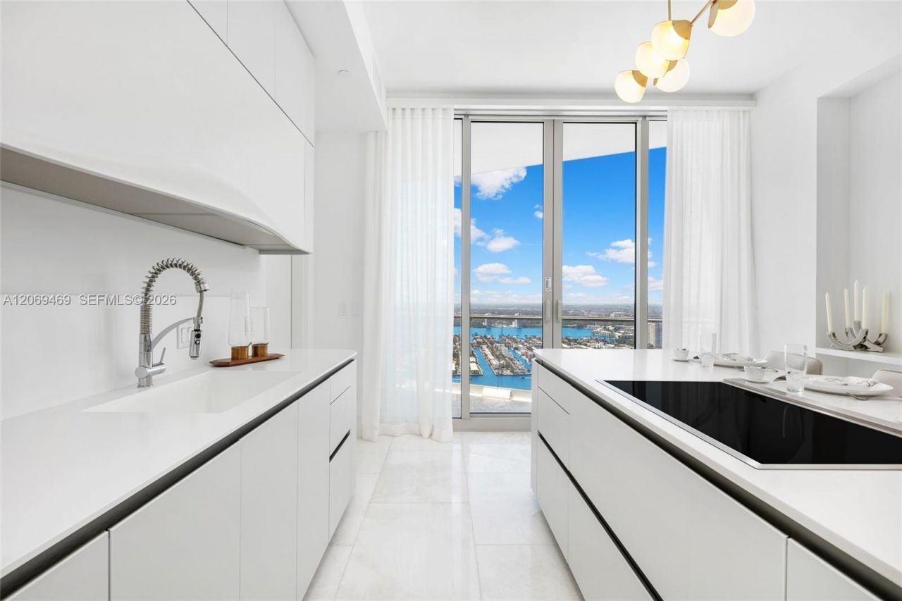 16901 Collins Ave , Unit 5305, Sunny Isles Beach, FL 33160 Photo
