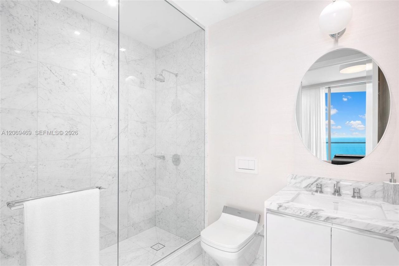 16901 Collins Ave , Unit 5305, Sunny Isles Beach, FL 33160 Photo