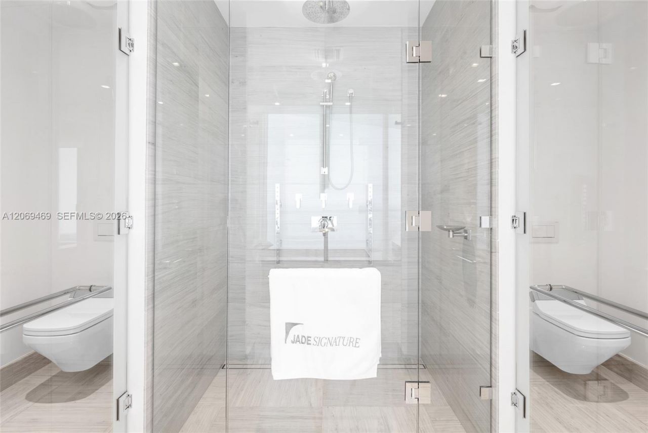16901 Collins Ave , Unit 5305, Sunny Isles Beach, FL 33160 Photo