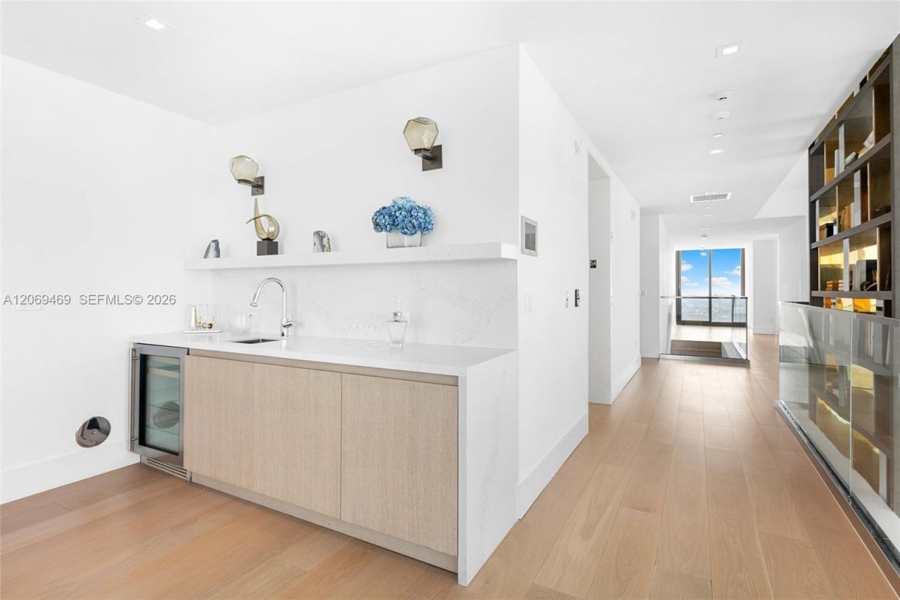 16901 Collins Ave , Unit 5305, Sunny Isles Beach, FL 33160 Photo