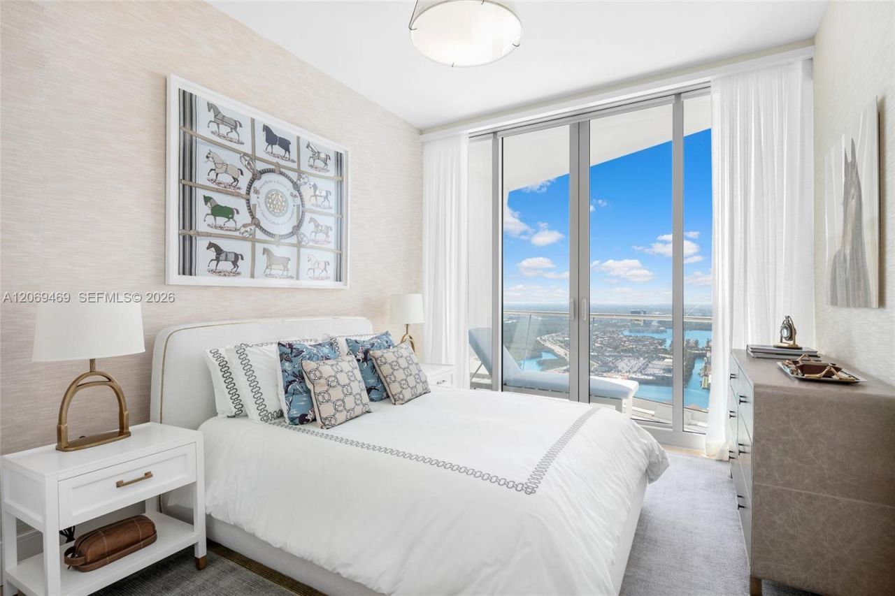 16901 Collins Ave , Unit 5305, Sunny Isles Beach, FL 33160 Photo