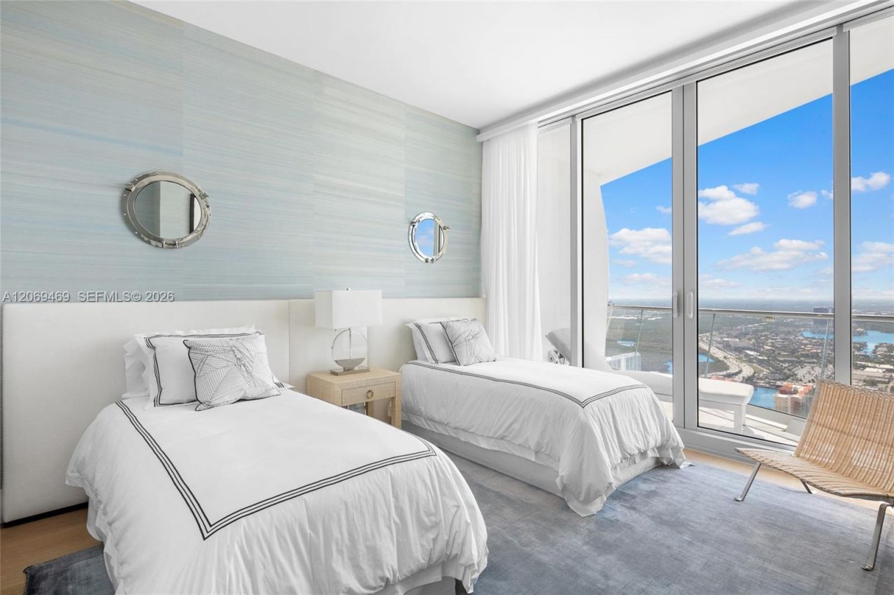 16901 Collins Ave , Unit 5305, Sunny Isles Beach, FL 33160 Photo