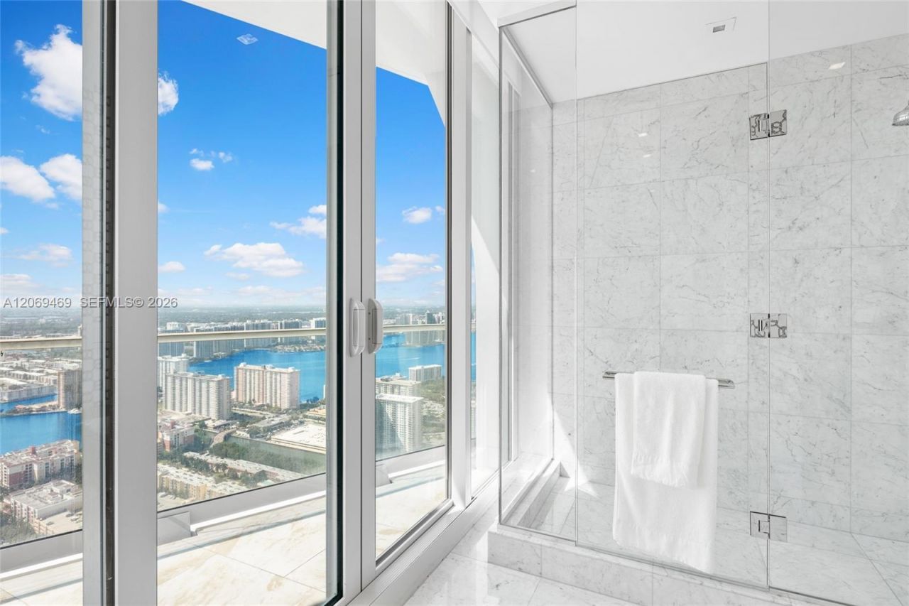 16901 Collins Ave , Unit 5305, Sunny Isles Beach, FL 33160 Photo