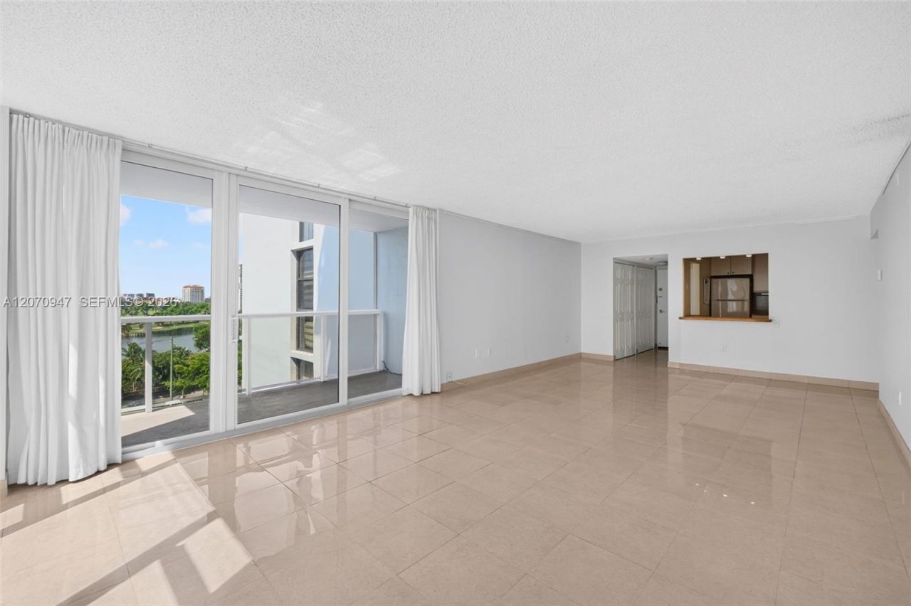 3731 N Country Club Dr, Unit 1023, Aventura, FL 33180 Photo