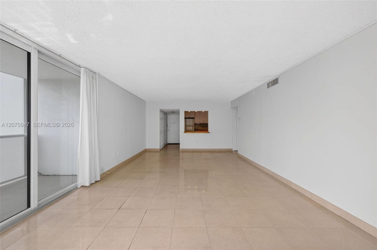 3731 N Country Club Dr, Unit 1023, Aventura, FL 33180 Photo