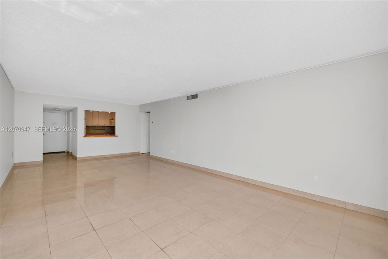 3731 N Country Club Dr, Unit 1023, Aventura, FL 33180 Photo