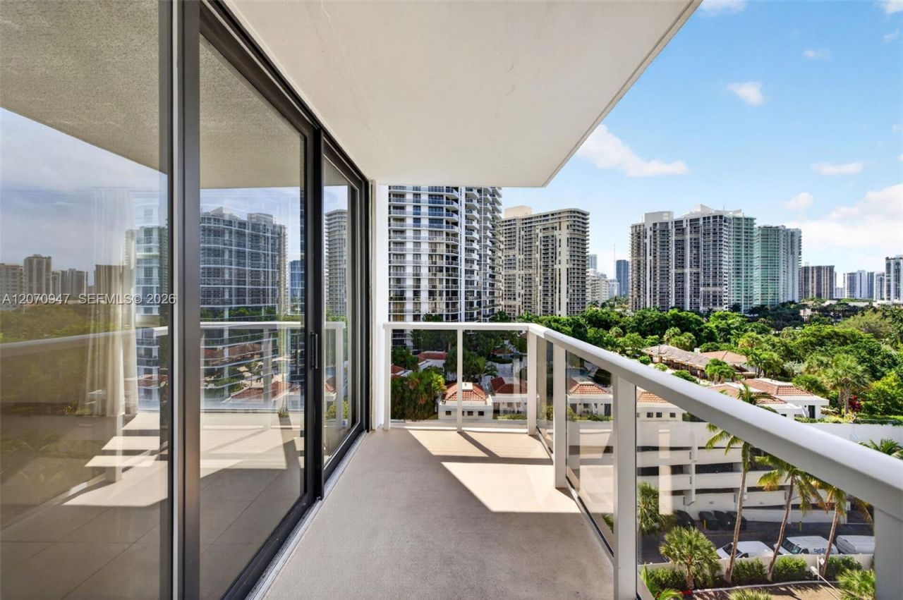 3731 N Country Club Dr, Unit 1023, Aventura, FL 33180 Photo