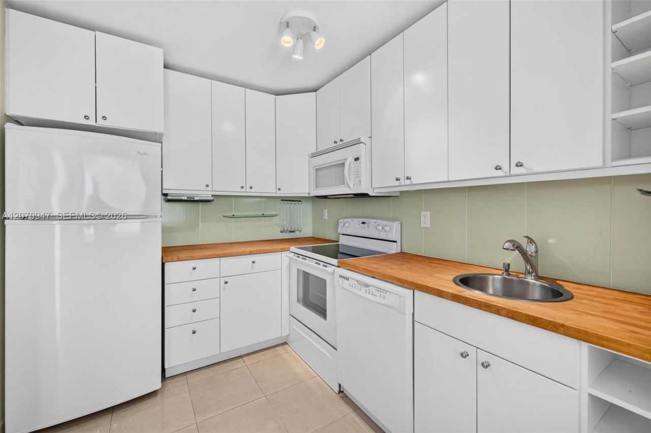 3731 N Country Club Dr, Unit 1023, Aventura, FL 33180 Photo