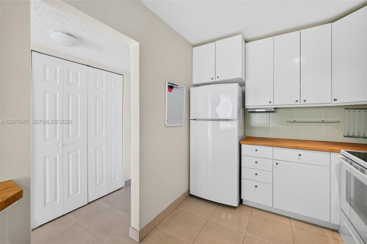 3731 N Country Club Dr, Unit 1023, Aventura, FL 33180 Photo