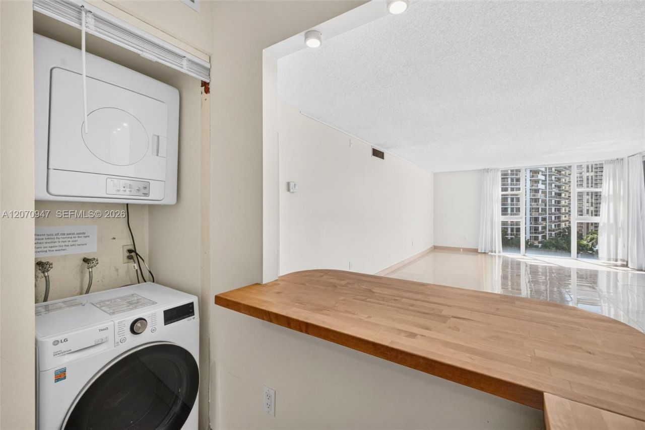 3731 N Country Club Dr, Unit 1023, Aventura, FL 33180 Photo