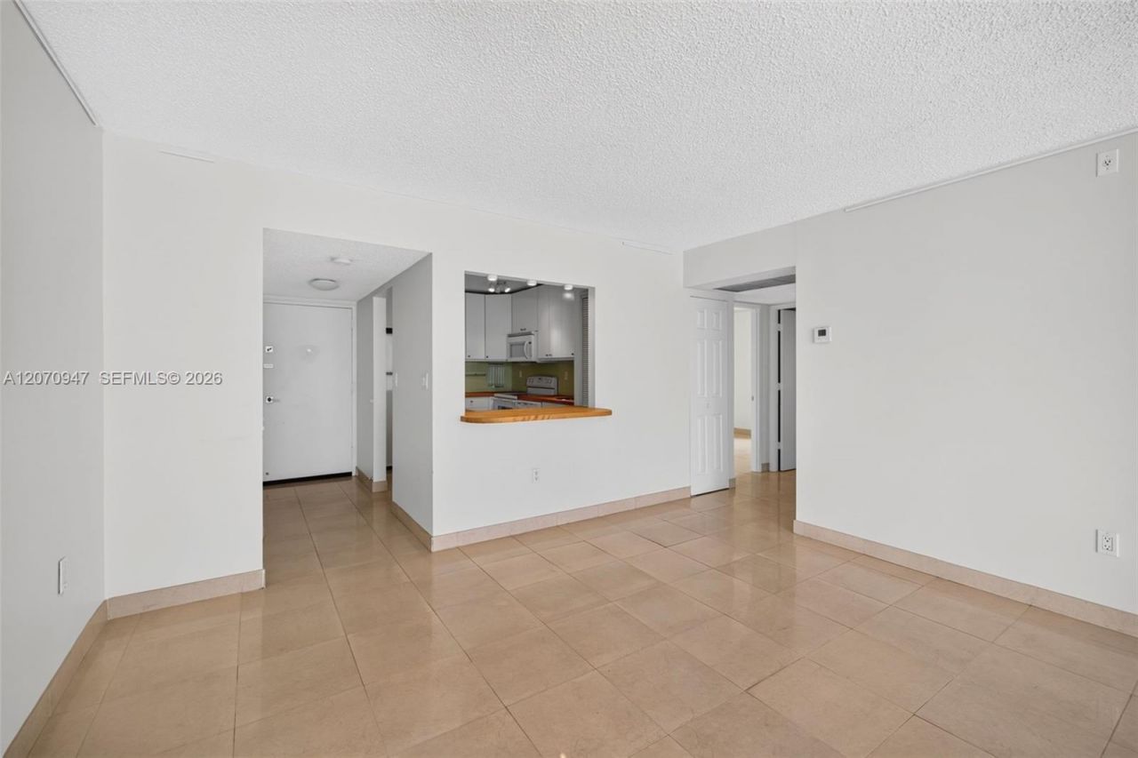 3731 N Country Club Dr, Unit 1023, Aventura, FL 33180 Photo
