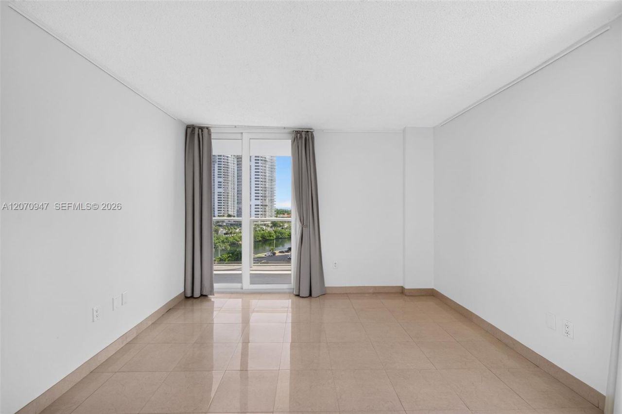 3731 N Country Club Dr, Unit 1023, Aventura, FL 33180 Photo