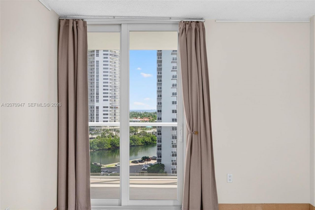 3731 N Country Club Dr, Unit 1023, Aventura, FL 33180 Photo