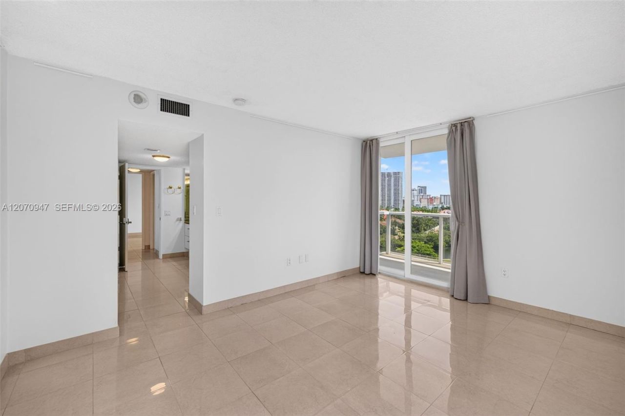 3731 N Country Club Dr, Unit 1023, Aventura, FL 33180 Photo