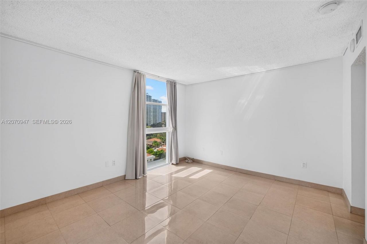 3731 N Country Club Dr, Unit 1023, Aventura, FL 33180 Photo