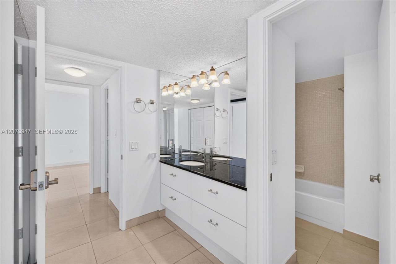 3731 N Country Club Dr, Unit 1023, Aventura, FL 33180 Photo