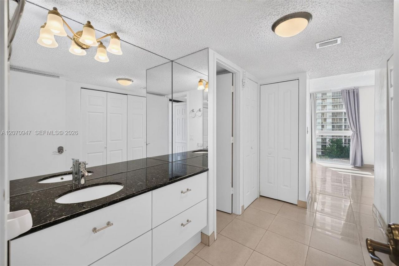 3731 N Country Club Dr, Unit 1023, Aventura, FL 33180 Photo
