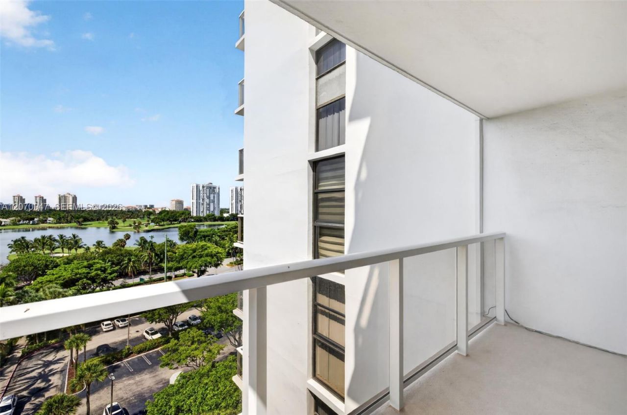 3731 N Country Club Dr, Unit 1023, Aventura, FL 33180 Photo