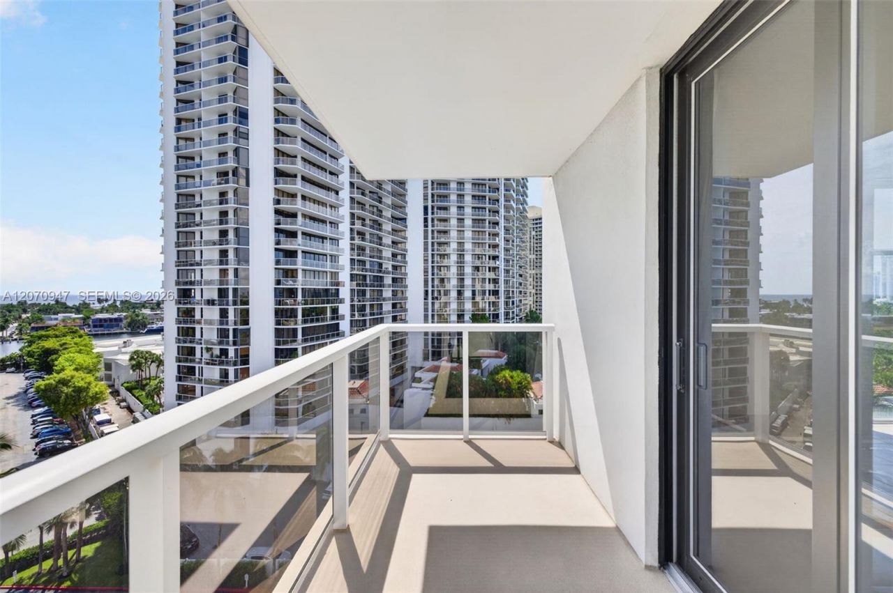 3731 N Country Club Dr, Unit 1023, Aventura, FL 33180 Photo
