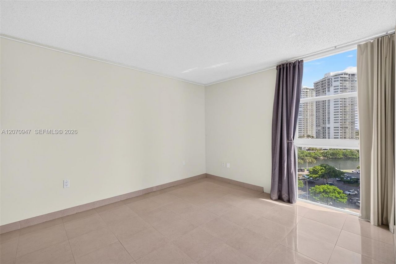 3731 N Country Club Dr, Unit 1023, Aventura, FL 33180 Photo