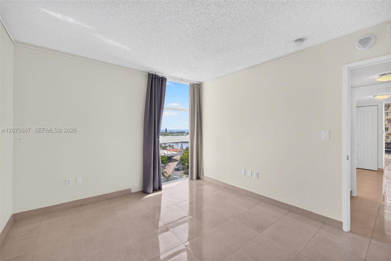 3731 N Country Club Dr, Unit 1023, Aventura, FL 33180 Photo