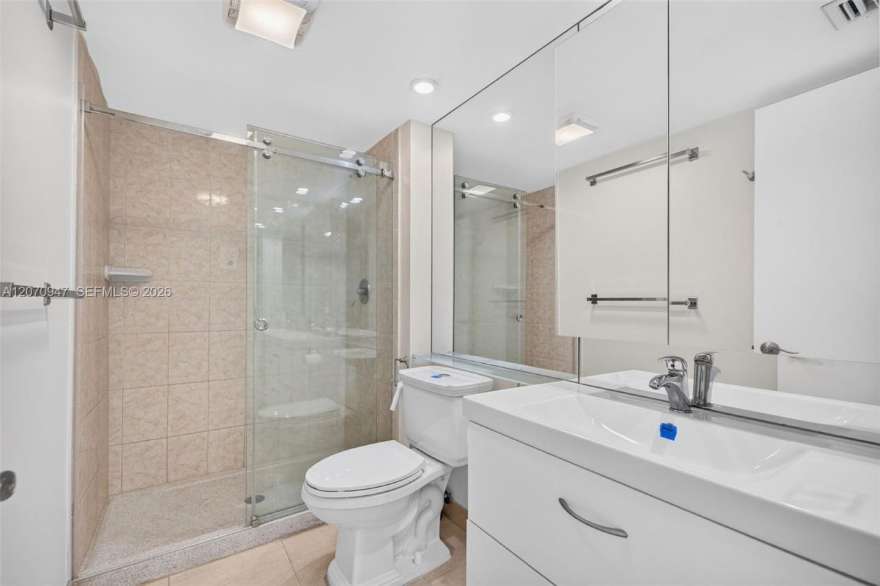 3731 N Country Club Dr, Unit 1023, Aventura, FL 33180 Photo