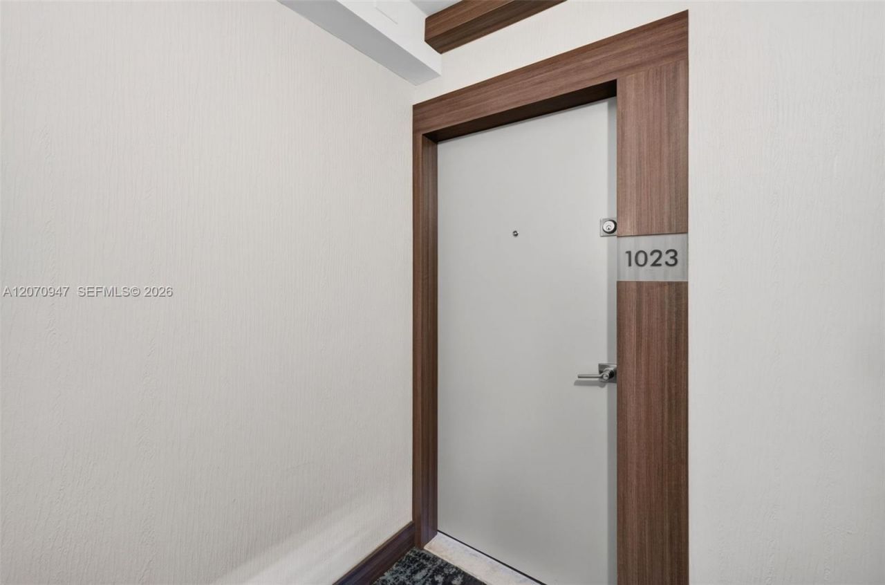 3731 N Country Club Dr, Unit 1023, Aventura, FL 33180 Photo