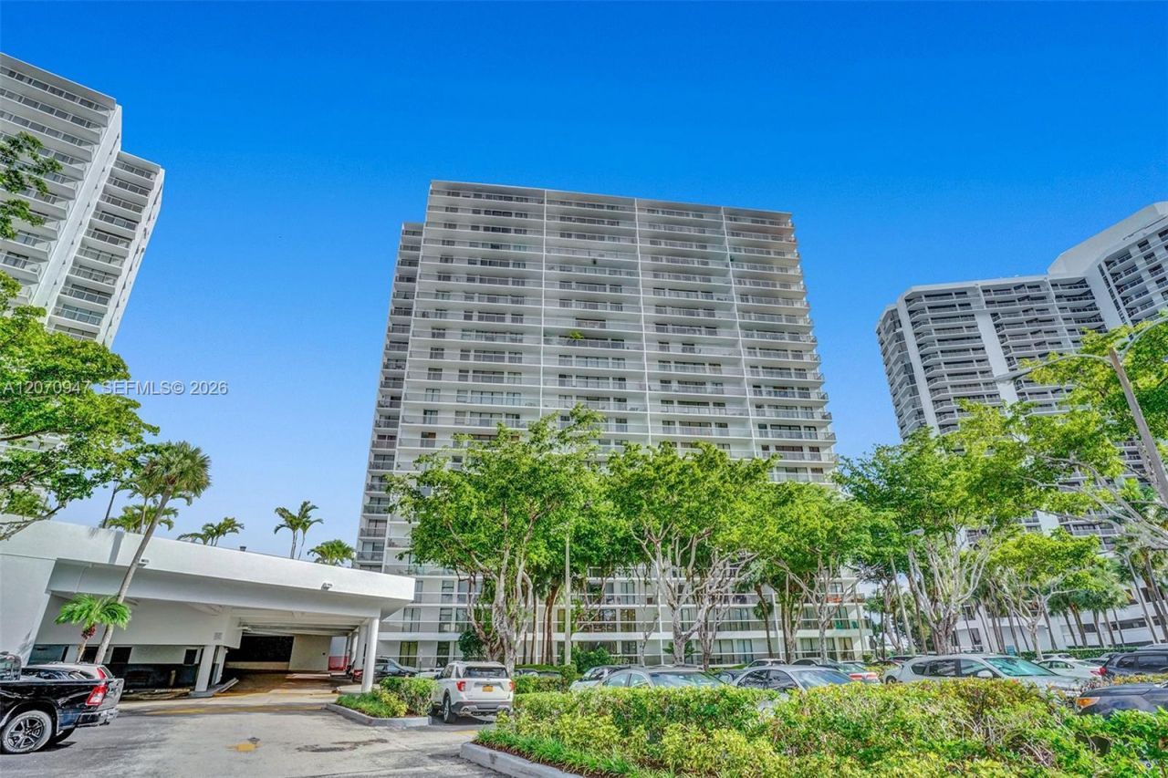 3731 N Country Club Dr, Unit 1023, Aventura, FL 33180 Photo