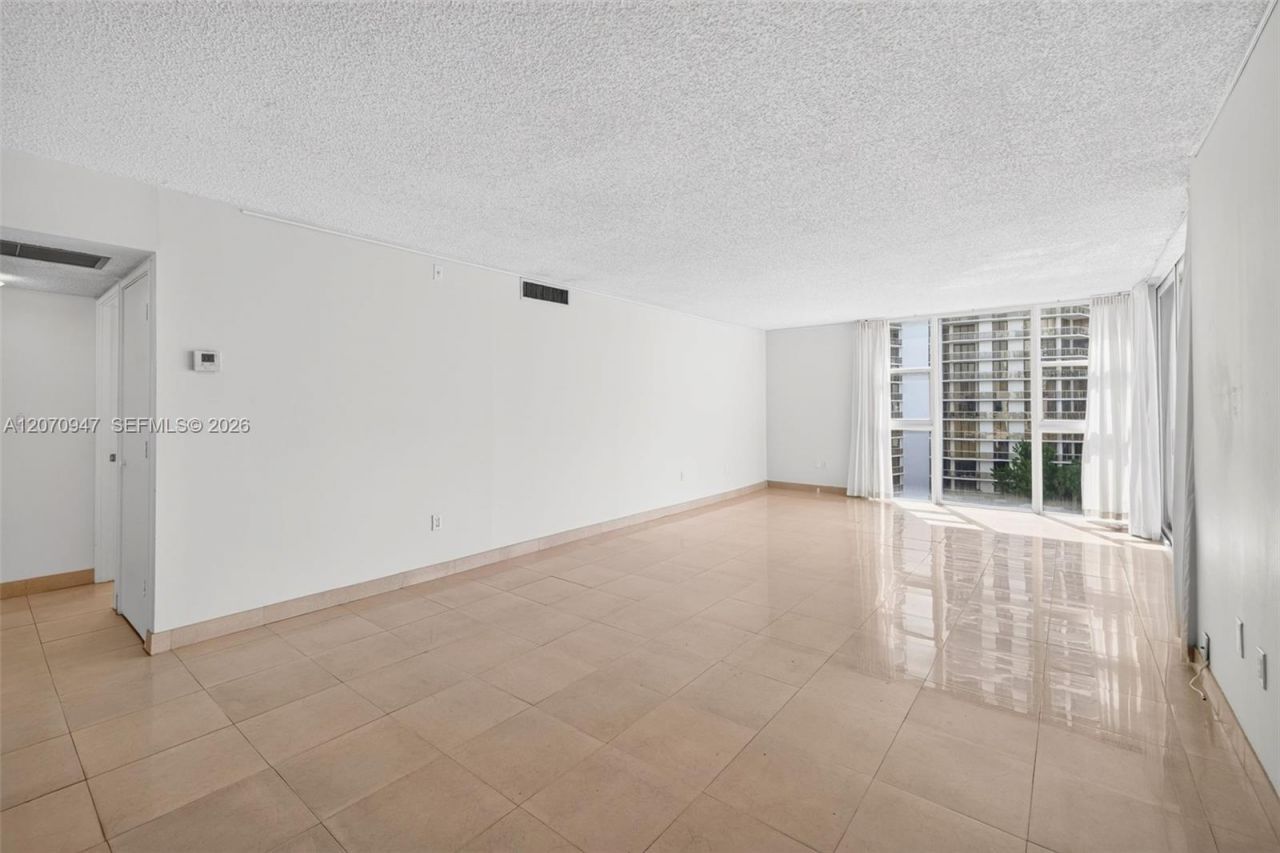 3731 N Country Club Dr, Unit 1023, Aventura, FL 33180 Photo