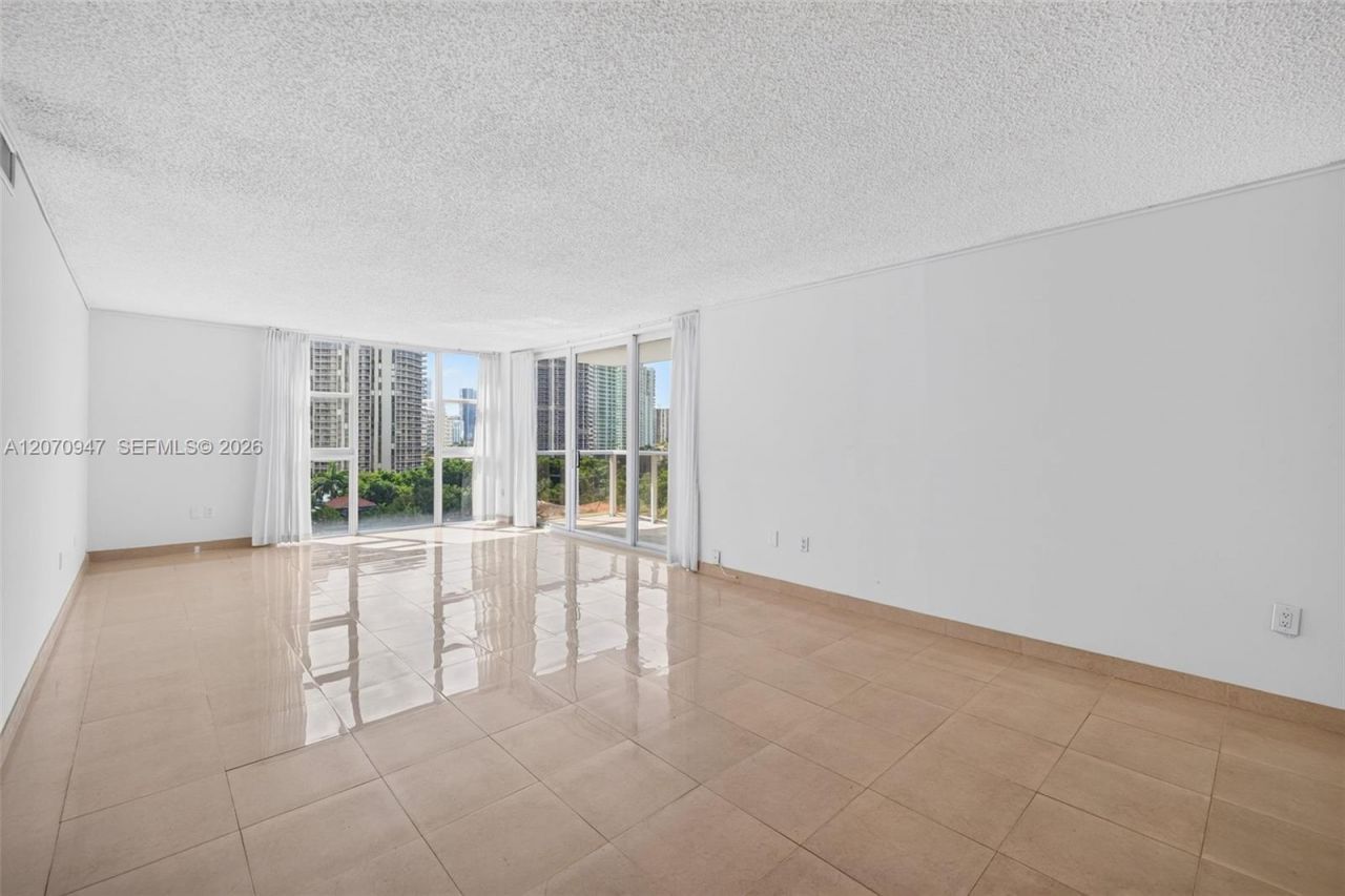 3731 N Country Club Dr, Unit 1023, Aventura, FL 33180 Photo