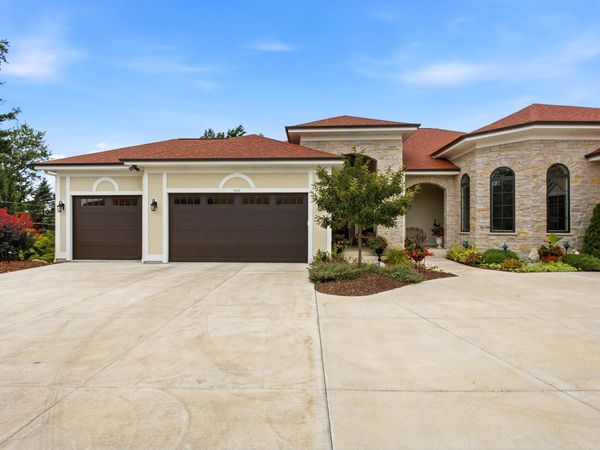 1612 Vico Pass, Oconomowoc, WI 53066