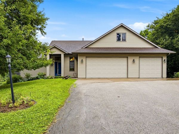 2792 Holly Court NW, Swisher, IA 52238
