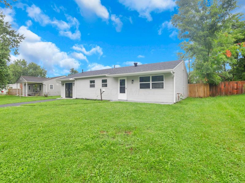 3595 Clearwater Drive, Columbus, OH 43232 Photo 3