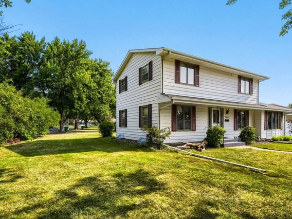 7932 38 1/2 Avenue N, New Hope, MN 55427