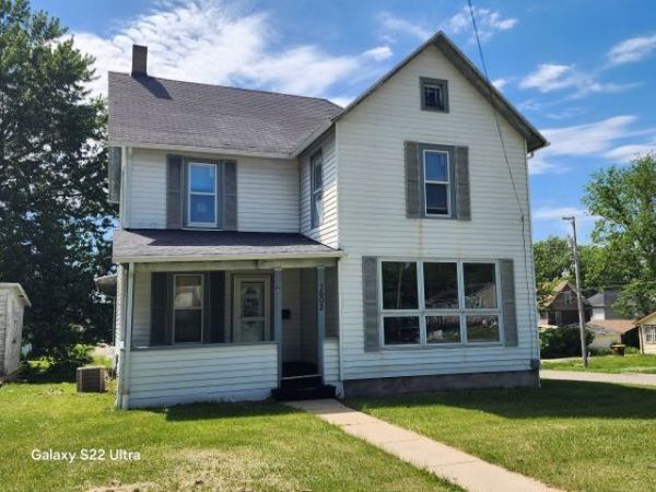 1602 S Highland Avenue , Freeport, IL 61032