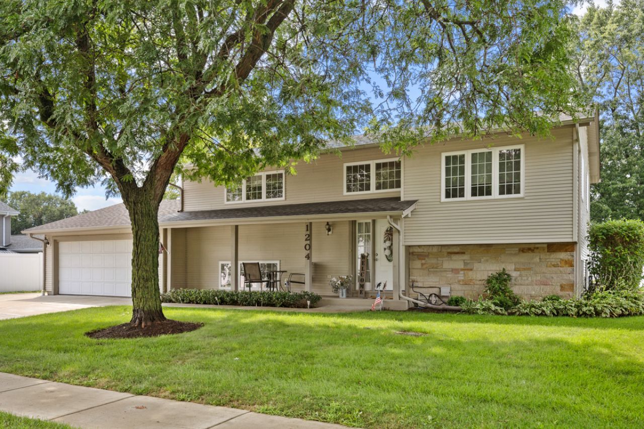 1204 Leeds Lane, Elk Grove Village, IL 60007 Main Photo