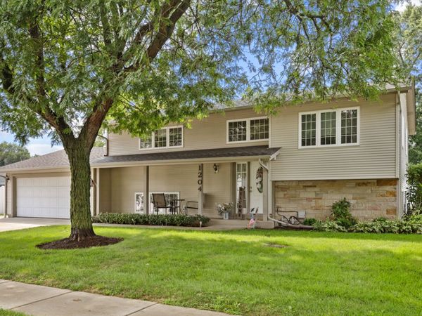 1204 Leeds Lane , Elk Grove Village, IL 60007