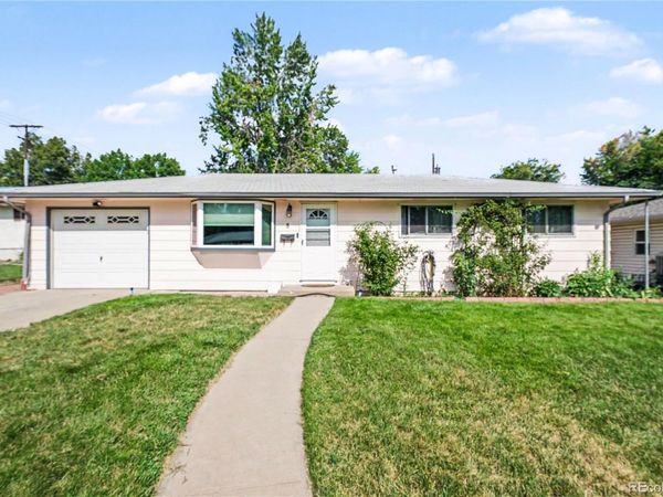 8 Elizabeth Court , Longmont, CO 80501