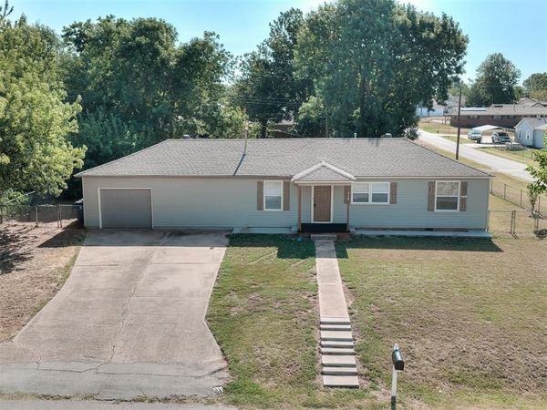 704 N Madison Avenue, Blanchard, OK 73010