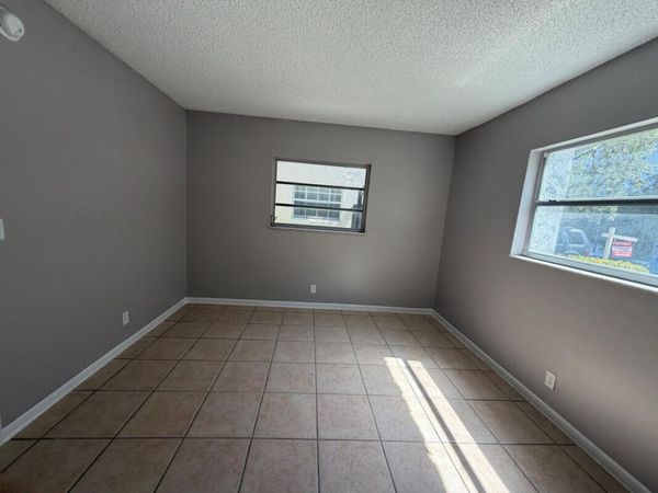 610 NE 1st Avenue, Unit 6, Fort Lauderdale, FL 33304