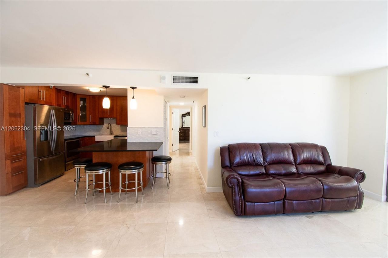 1623 Collins Ave , Unit 215, Miami Beach, FL 33139 Photo