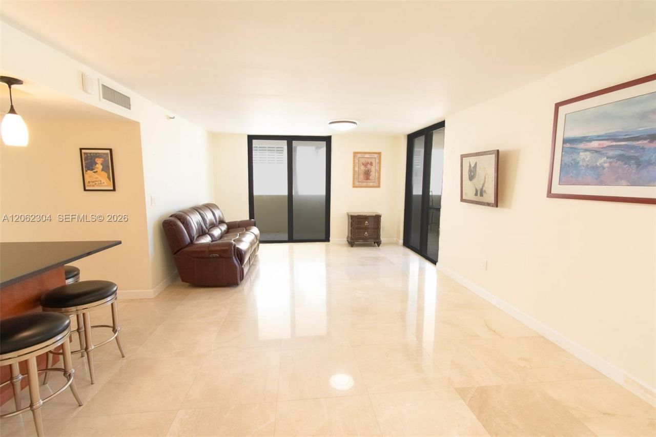 1623 Collins Ave , Unit 215, Miami Beach, FL 33139 Photo