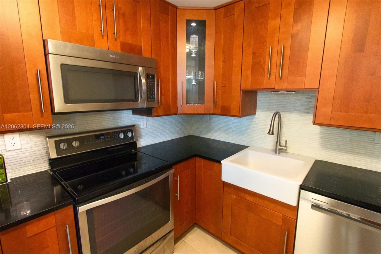 1623 Collins Ave , Unit 215, Miami Beach, FL 33139 Photo