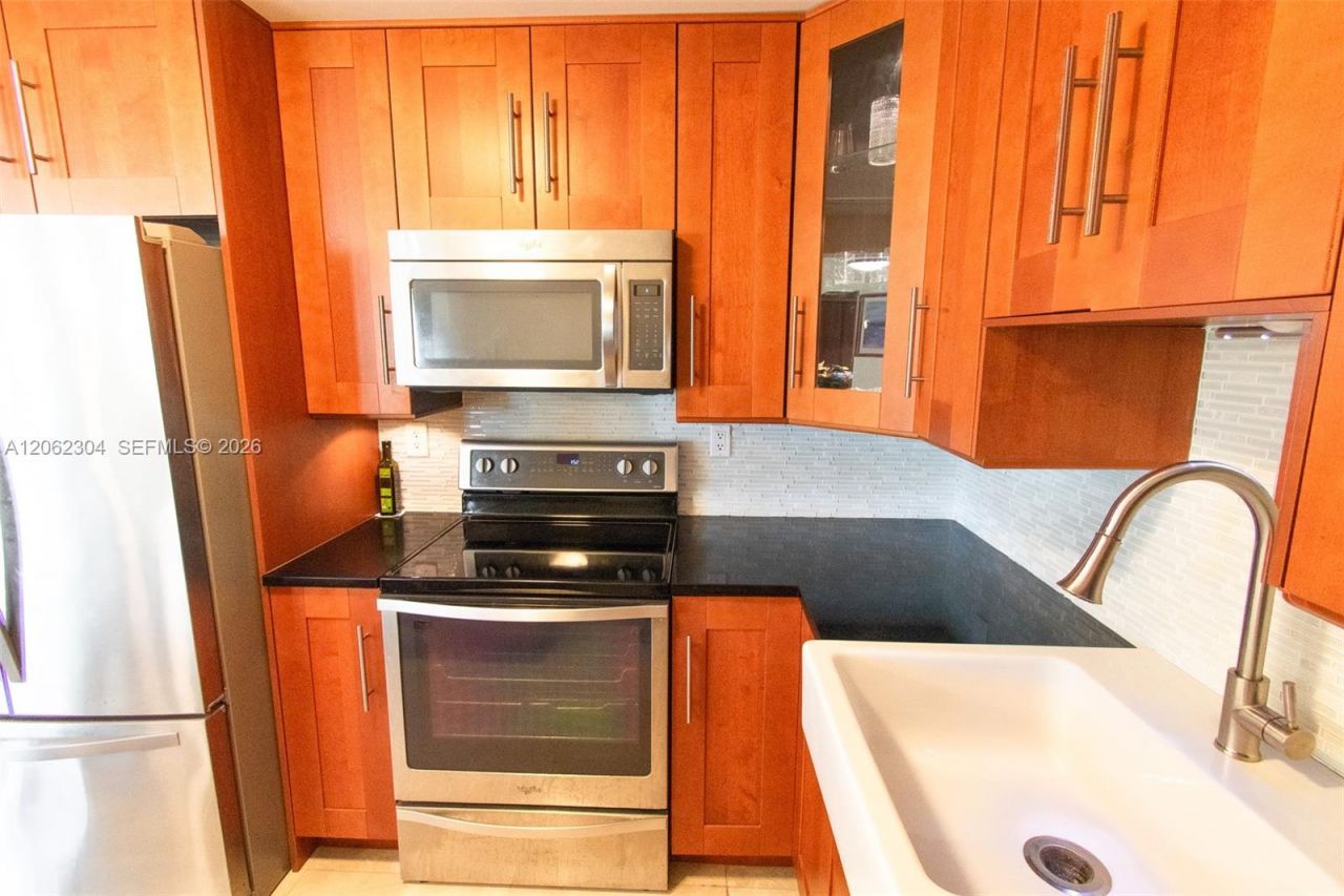 1623 Collins Ave , Unit 215, Miami Beach, FL 33139 Photo