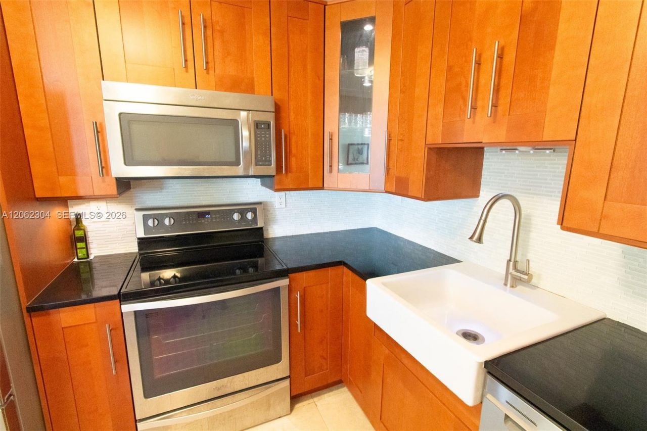 1623 Collins Ave , Unit 215, Miami Beach, FL 33139 Photo