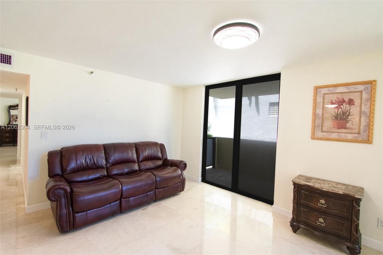 1623 Collins Ave , Unit 215, Miami Beach, FL 33139 Photo