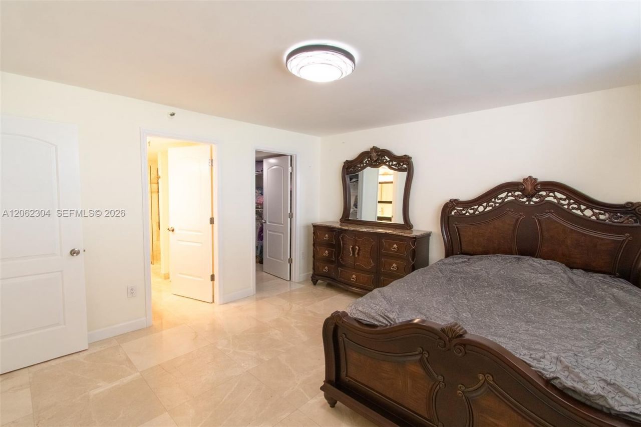 1623 Collins Ave , Unit 215, Miami Beach, FL 33139 Photo