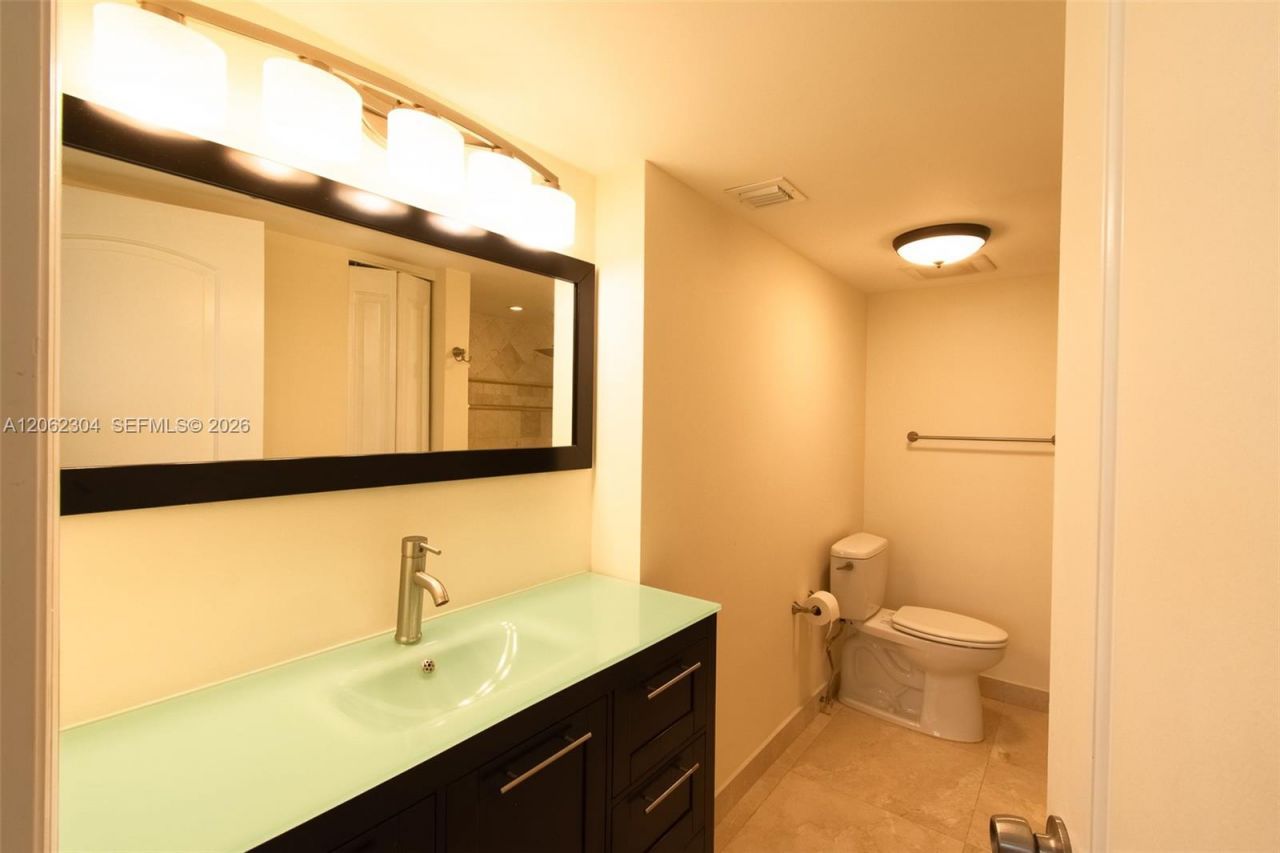 1623 Collins Ave , Unit 215, Miami Beach, FL 33139 Photo